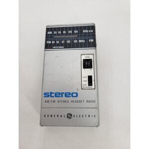 General Electric Stereo FM / AM Portable Radio. WORKS and sounds great!